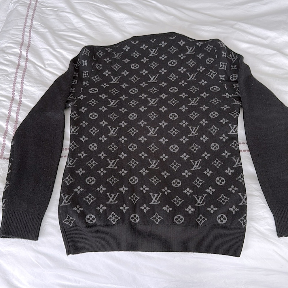 Louis Vuitton Cashmere sweater - size medium black w grey